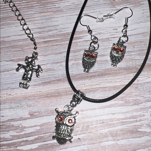 NWT Owl and Scarecrow Necklace & Earrings Set - Picture 5 of 6